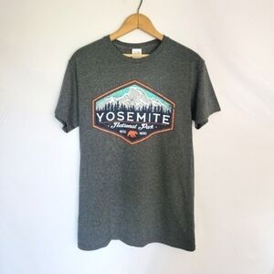 Unisex Adult small Yosemite National Park tshirt